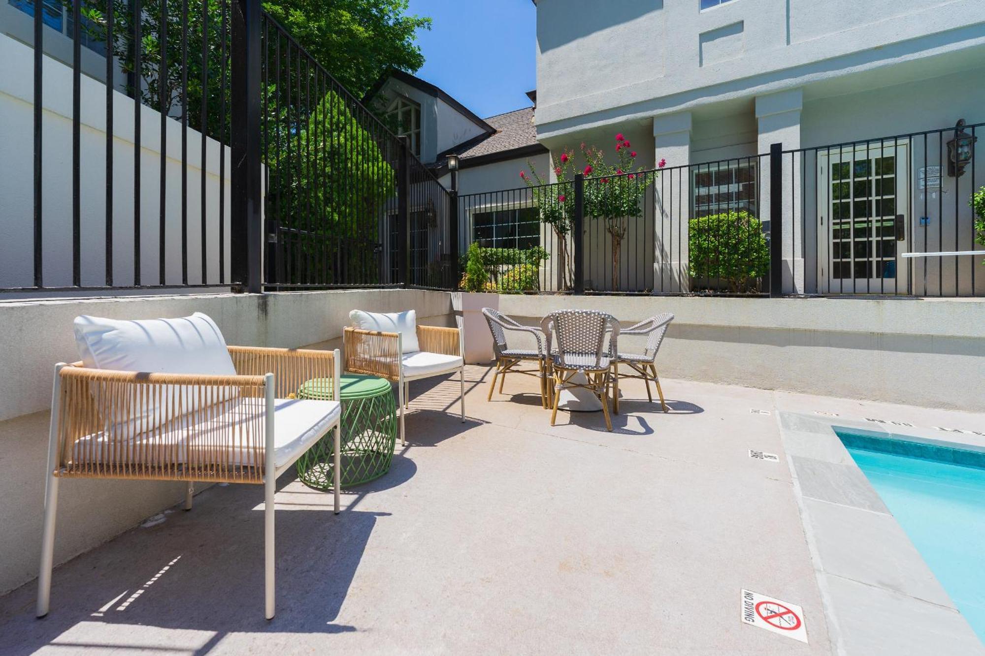 Modern Urban Oasis In Prime Buckhead